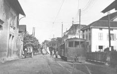1910: Das Glterchindelrli steht im Bahnhof Sissach zur Abfahrt bereit.
