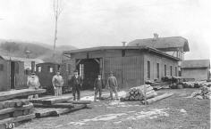 Die Remise, das Depot- und Krafwerksgebude bei Sissach um 1910