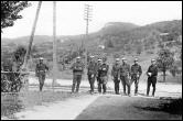 Die Aufnahme zeigt Soldaten des 2. Armeekoprs 1914 anlsslich eines Manvers. Aufnahmestandort ist die Kreuzmatt in Sissach. Gut zu sehen sind die Schienen der SGB.