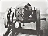Oerlikon 25-PS-Bahnmotor der Baureihe 1891. Der 2-polige Motor ist direkt ber der Antriebsachse gelagert welche zusammen mit dem Getriebe von der SLM gebaut wurde.