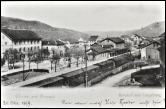 Bahnhof Sissach um 1899. Hinter dem Bahnhof hatte die S.G.B. ihren Bahnhof, besser gesagt ihren Halteplatz. Ein eigenes Bahnhofgebude existierte in Sissach nicht.